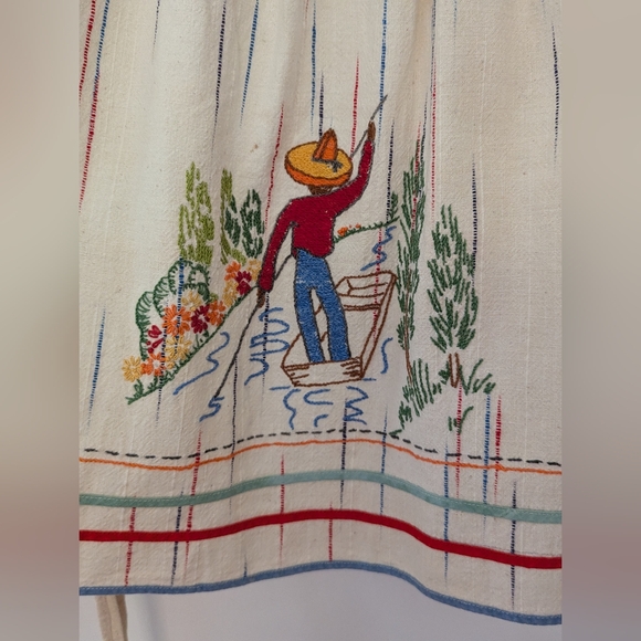 Vintage Embroidered Apron - Picture 4 of 7